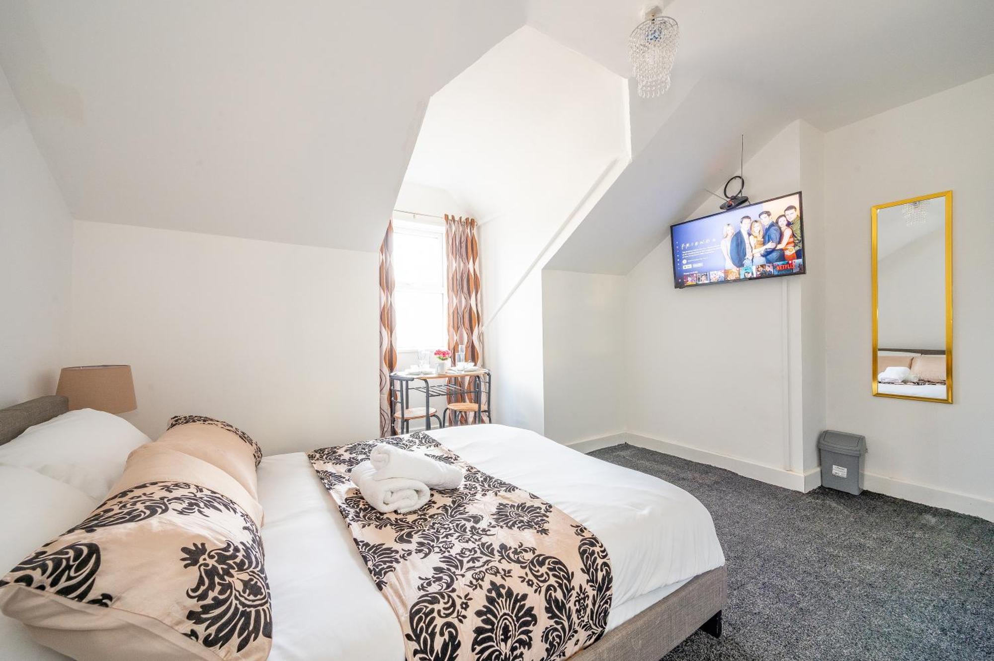 *ra246* For Your Relaxed & Cosy + Free Parking + Free Fast Wifi * Habitación en casa particular *