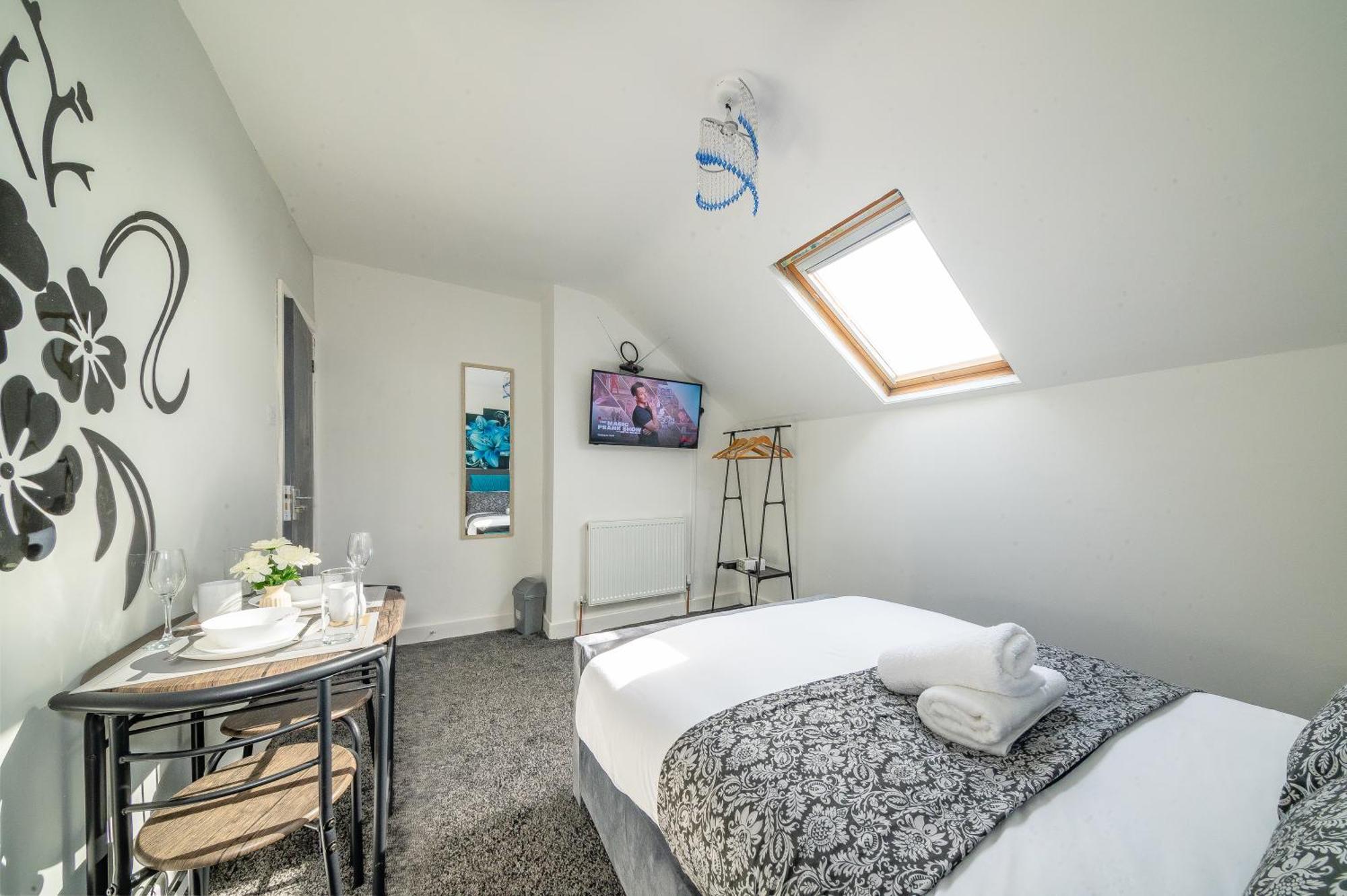 Homestay *ra246* For Your Relaxed & Cosy + Free Parking + Free Fast Wifi * *