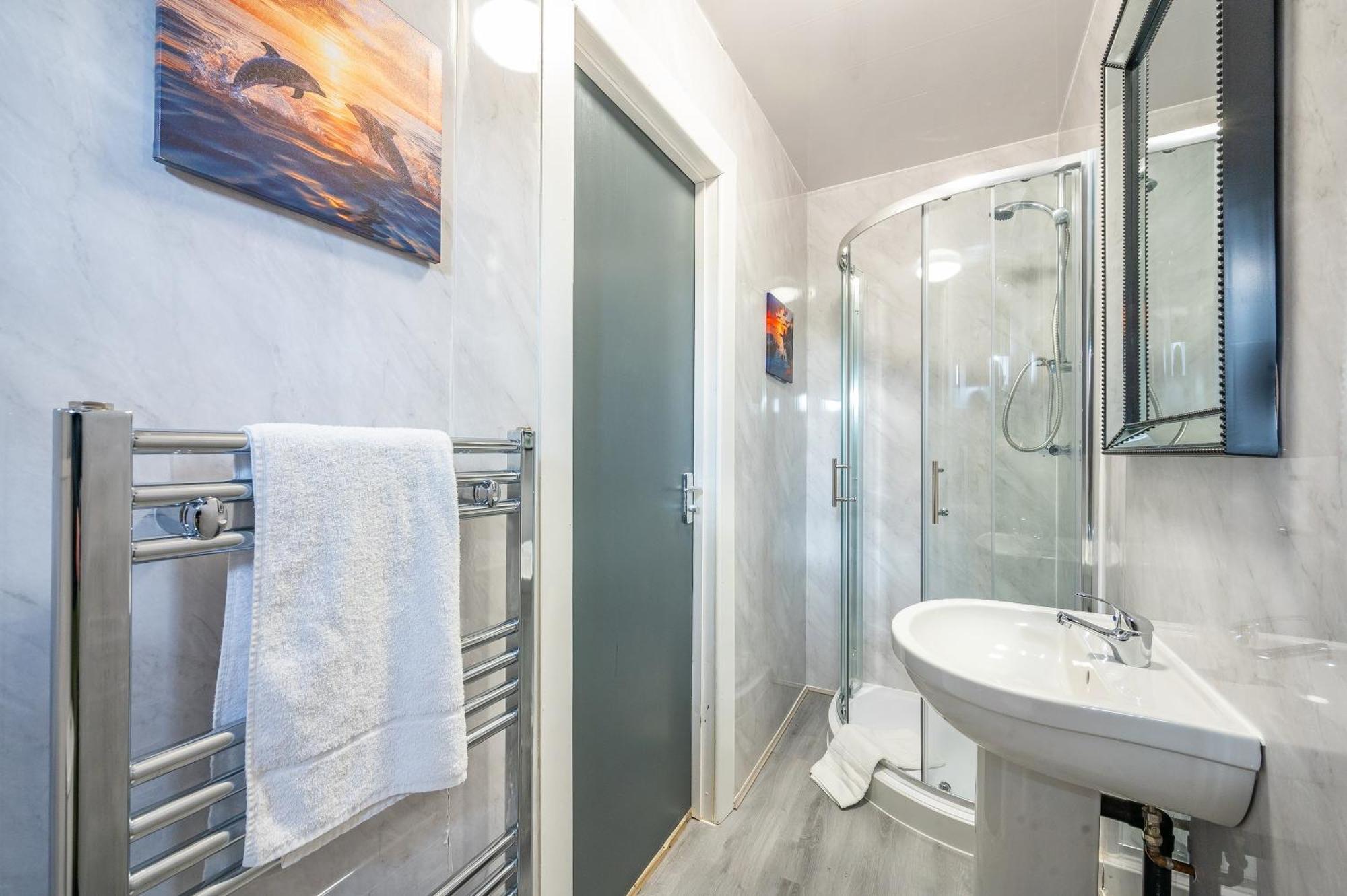 *ra246* For Your Relaxed & Cosy + Free Parking + Free Fast Wifi * Leeds (West Yorkshire)